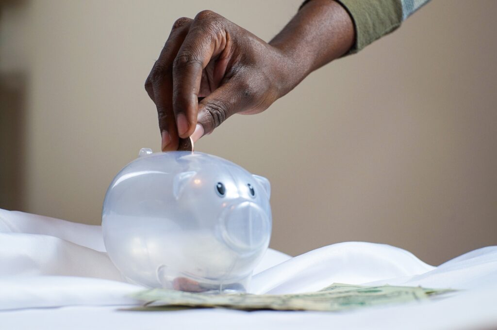 saving_money_in_a_piggy_bank